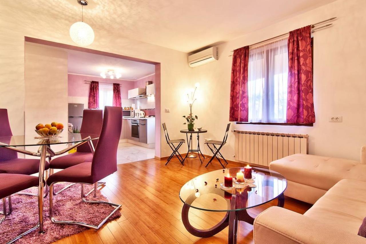Apartments Cvek 로비니 외부 사진
