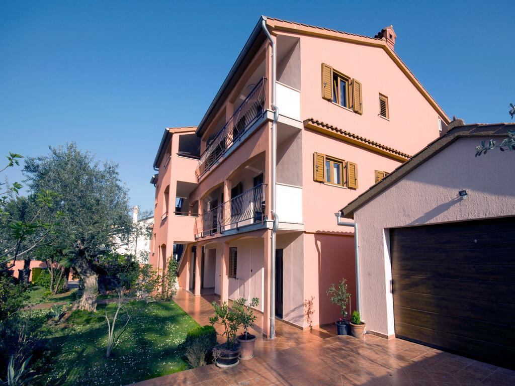 Apartments Cvek 로비니 외부 사진
