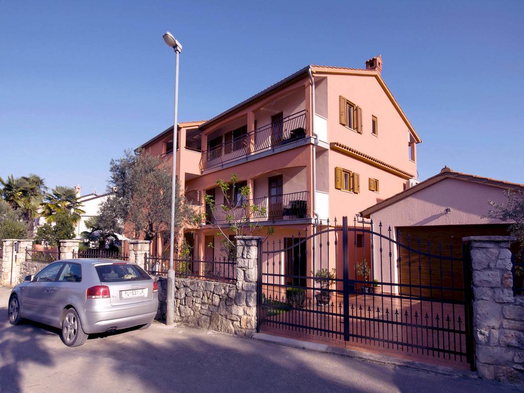 Apartments Cvek 로비니 외부 사진