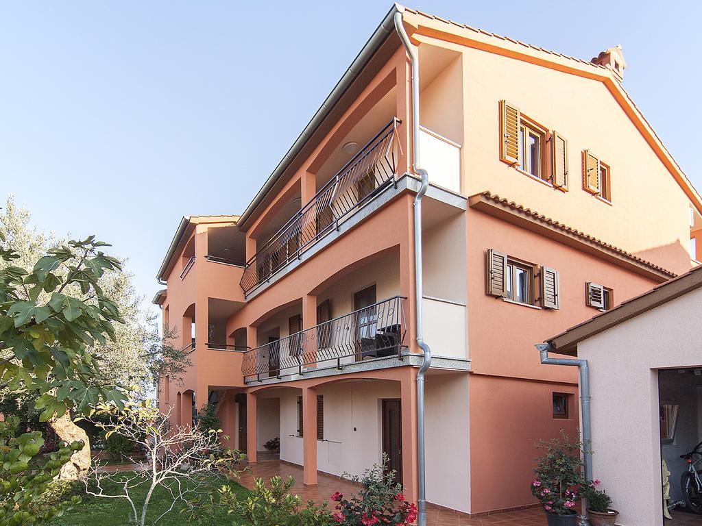 Apartments Cvek 로비니 외부 사진