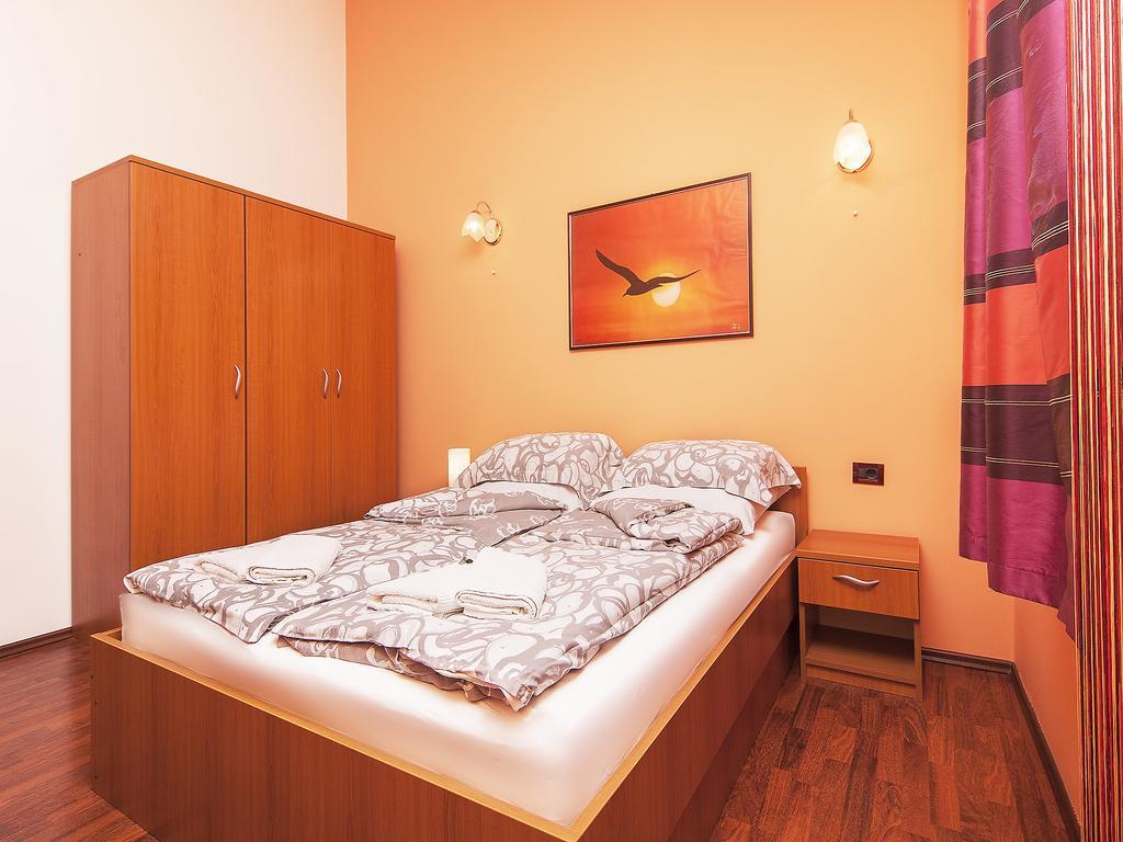 Apartments Cvek 로비니 외부 사진