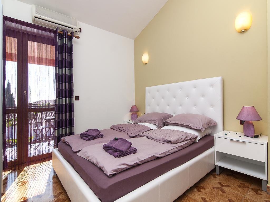 Apartments Cvek 로비니 외부 사진