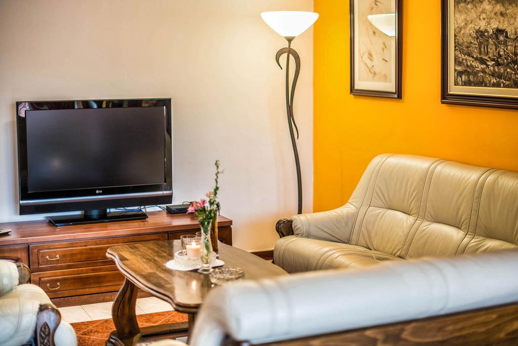 Apartments Cvek 로비니 외부 사진