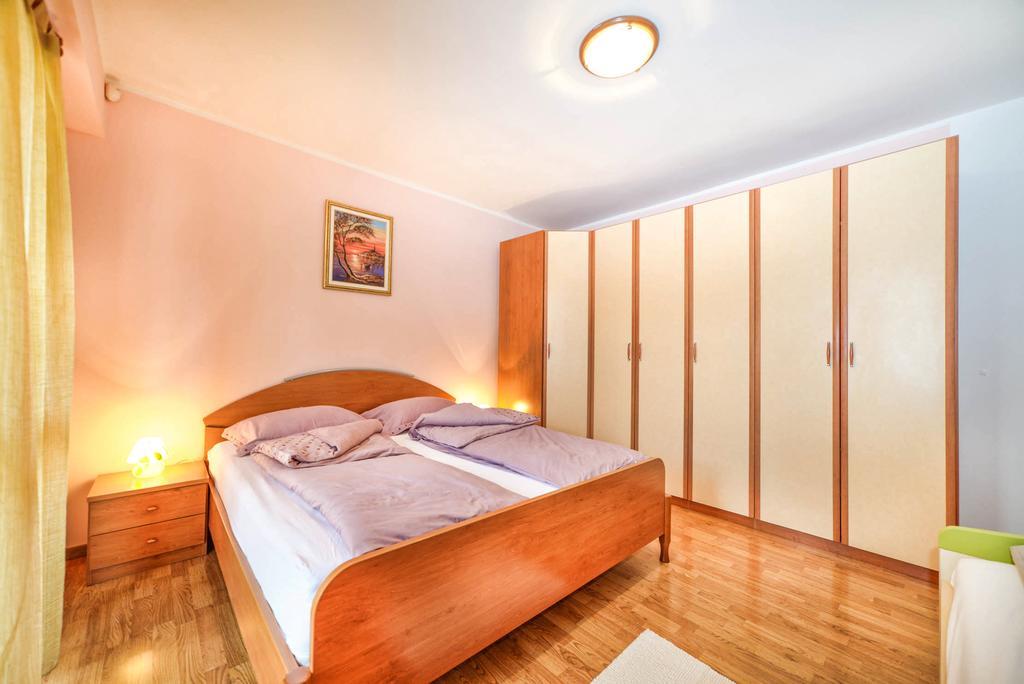 Apartments Cvek 로비니 외부 사진