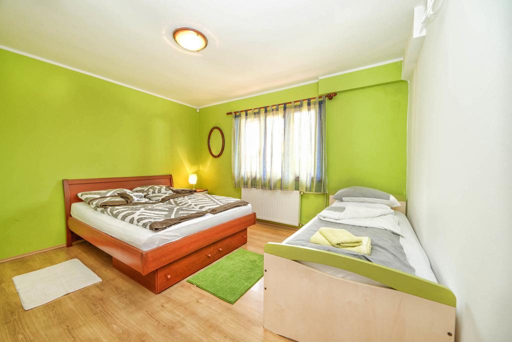 Apartments Cvek 로비니 외부 사진
