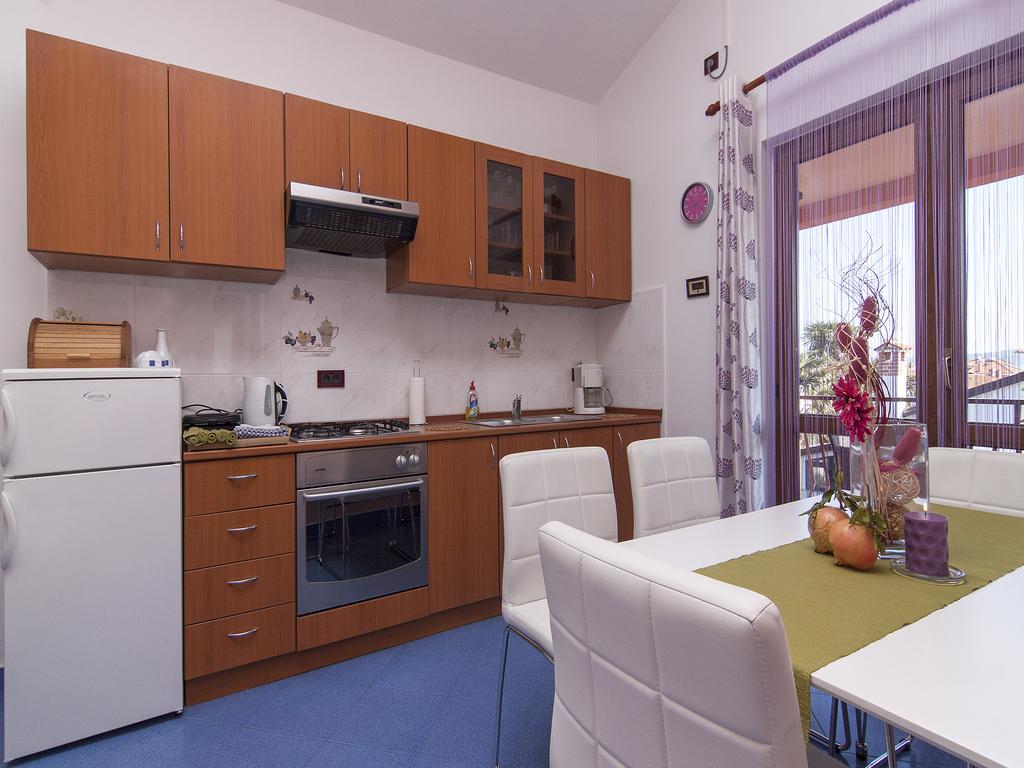 Apartments Cvek 로비니 객실 사진