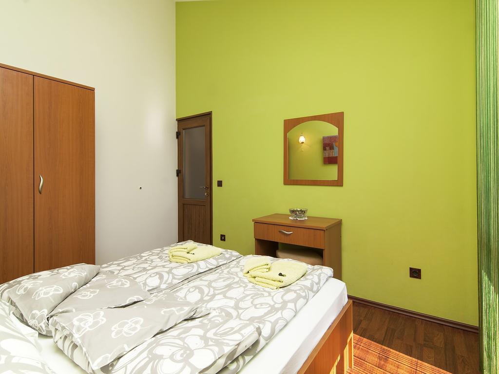 Apartments Cvek 로비니 객실 사진