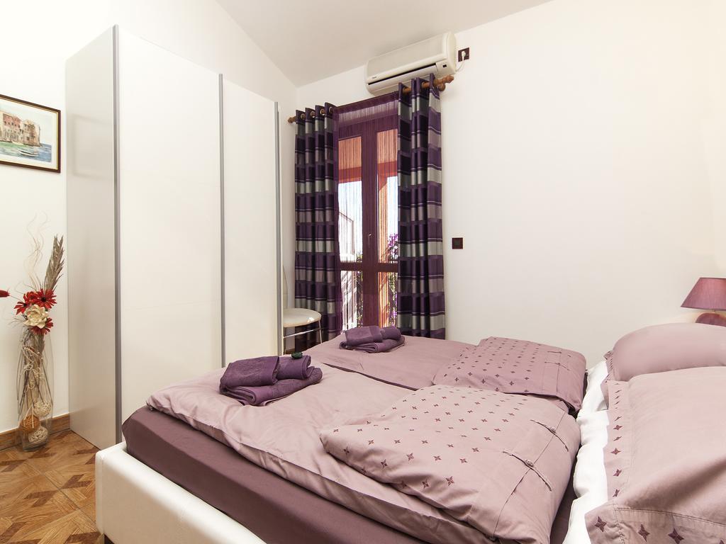 Apartments Cvek 로비니 객실 사진